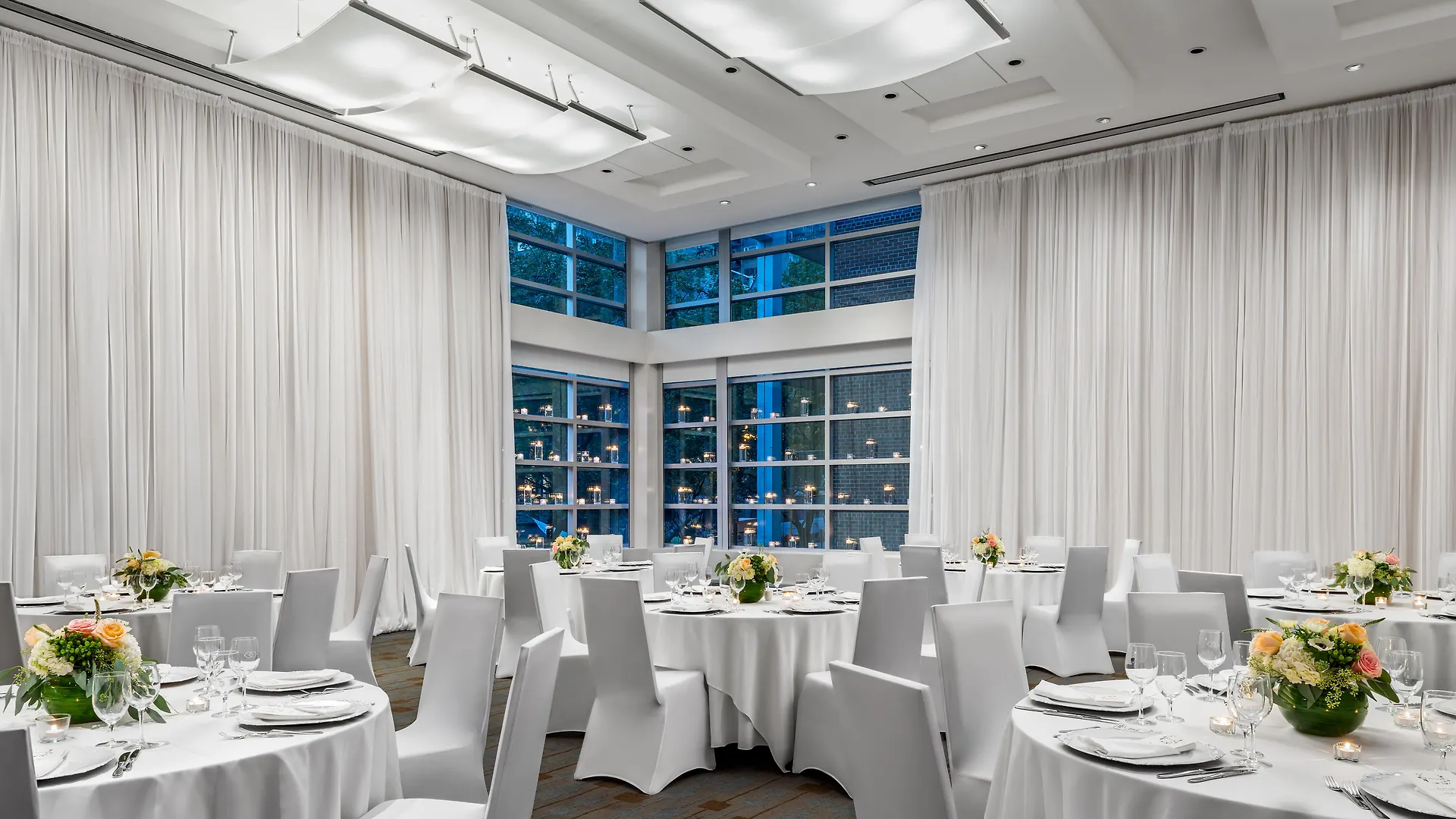 Hotel Sofitel Montreal Golden Mile 5*,