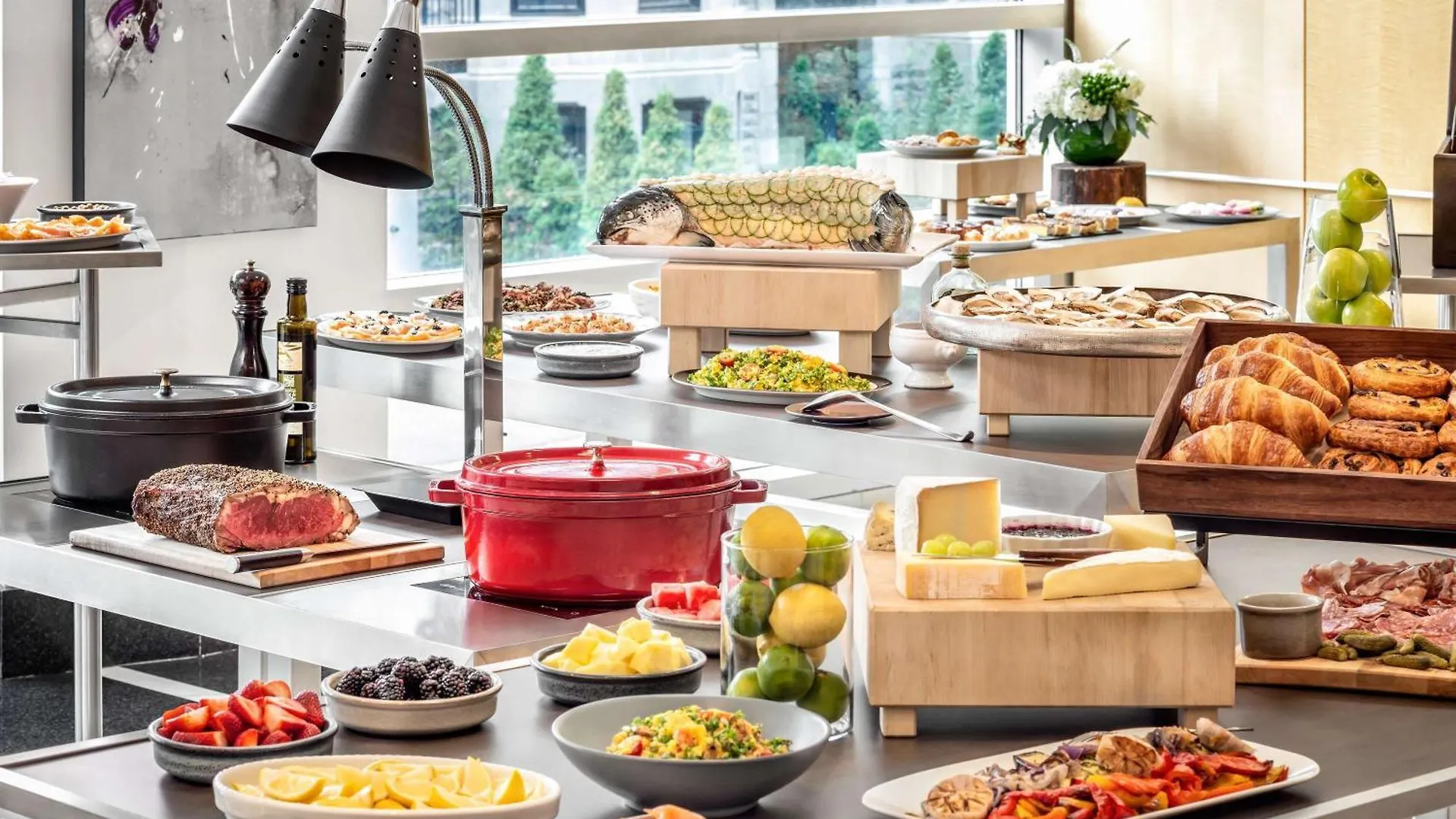 Sofitel Montreal Golden Mile Hotel